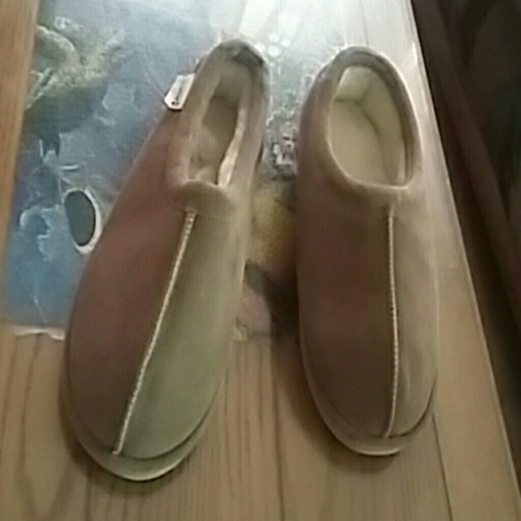 BEARPAWS SLIP ONS SHOES - Picture 2 of 6